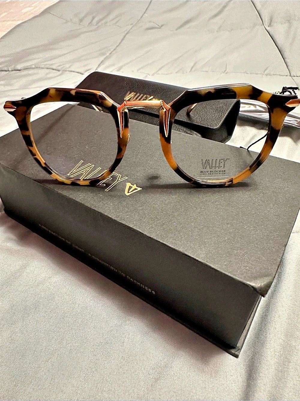 Valley Chateau Tortoise Glasses in Brown & Gold NWT